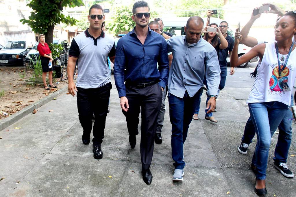 Ex-BBB Marcos chega para depor em delegacia Ex-BBB Marcos chega para depor em delegacia