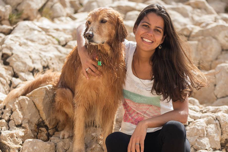 Carol e seu golden retriever Tom em Cascais