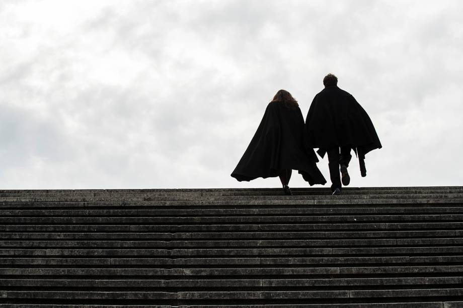 Estudantes portugueses sobem a Escadaria Monumental da universidade de Coimbra