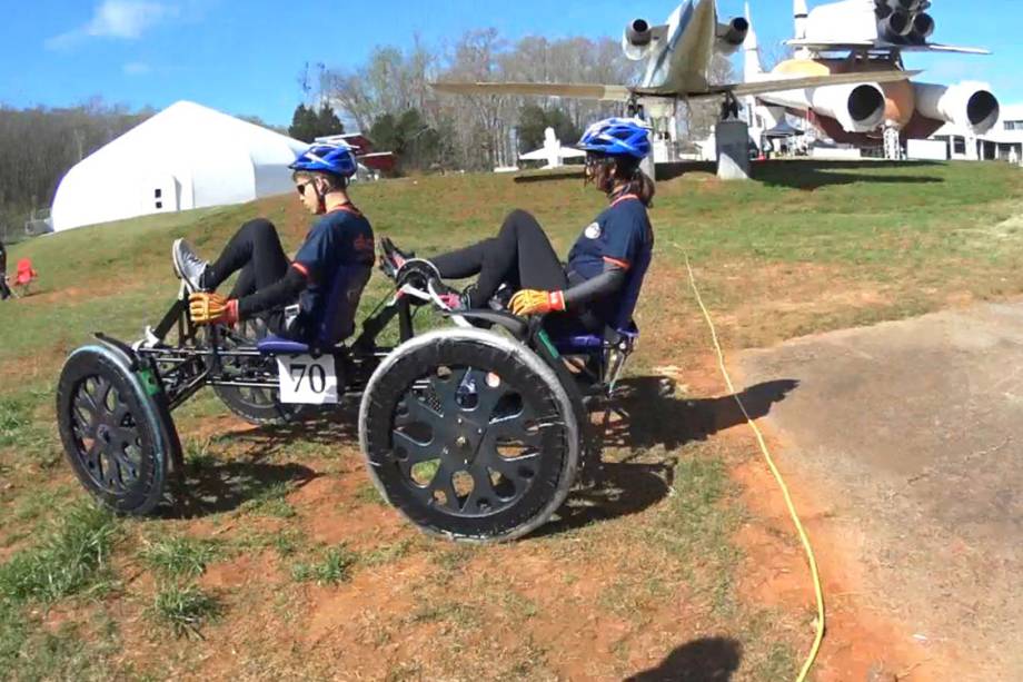 Estudantes brasileiros participam de competição da Nasa, onde levaram dois prêmios