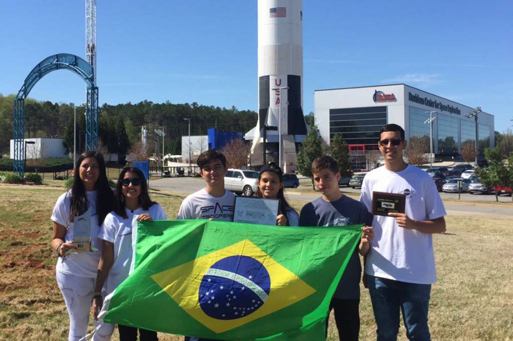 Estudantes brasileiros participam de competi&ccedil;&atilde;o da Nasa, onde levaram dois pr&ecirc;mios