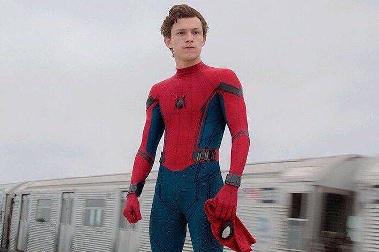 Tom Holland como Homem-Aranha