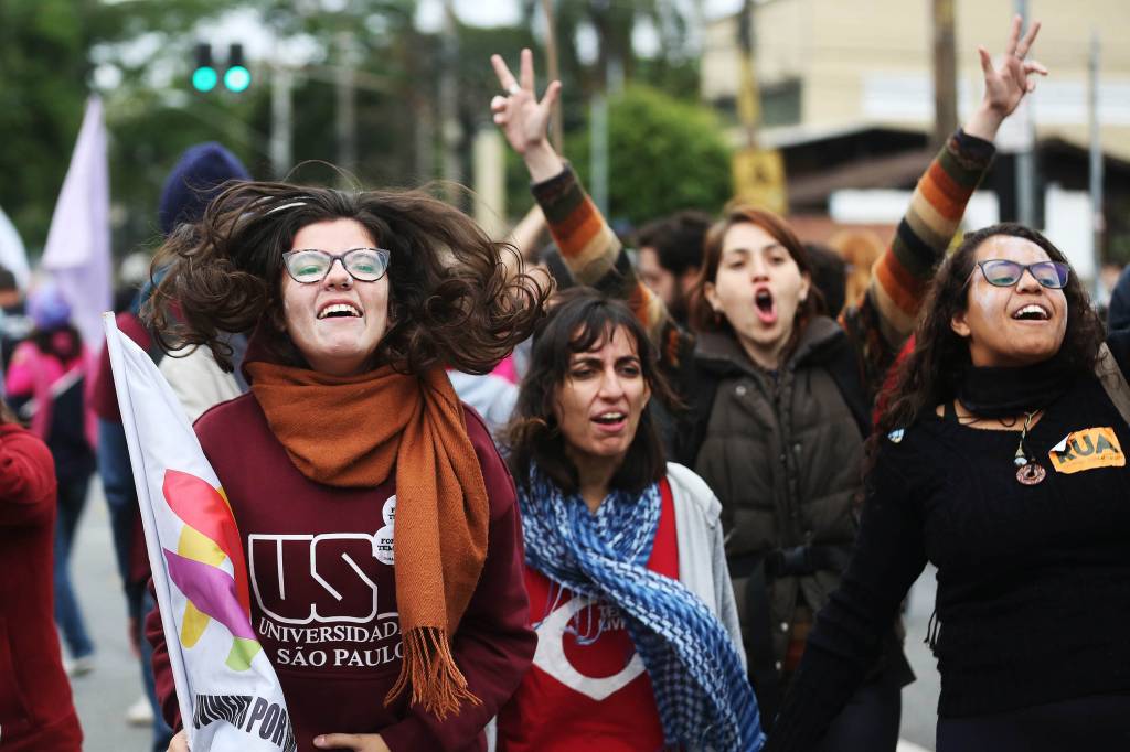 Estudantes fazem ato na Cidade Universit&aacute;ria (USP) durante dia de manifesta&ccedil;&otilde;es contr&aacute;rias &agrave;s reformas propostas pelo governo Michel Temer - 28/04/2017