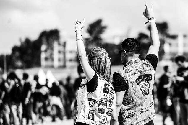 Fãs durante a segunda edição do Maximus Festival São Paulo, no autódromo de Interlagos, zona sul da cidade e reúne as principais bandas nacionais e internacionais do cenário do rock mundial. Esta edição traz como atração principal a banda americana Linkin Park - 13/05/2017 Fãs durante a segunda edição do Maximus Festival São Paulo, no autódromo de Interlagos, zona sul da cidade e reúne as principais bandas nacionais e internacionais do cenário do rock mundial. Esta edição traz como atração principal a banda americana Linkin Park - 13/05/2017