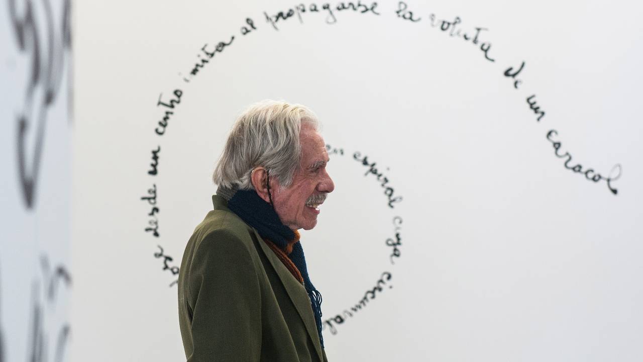 Artista Juan Alberto Calzadilla Álvarez comparece ao primeiro dia de exposição da Bienal de arte de Veneza, na Itália