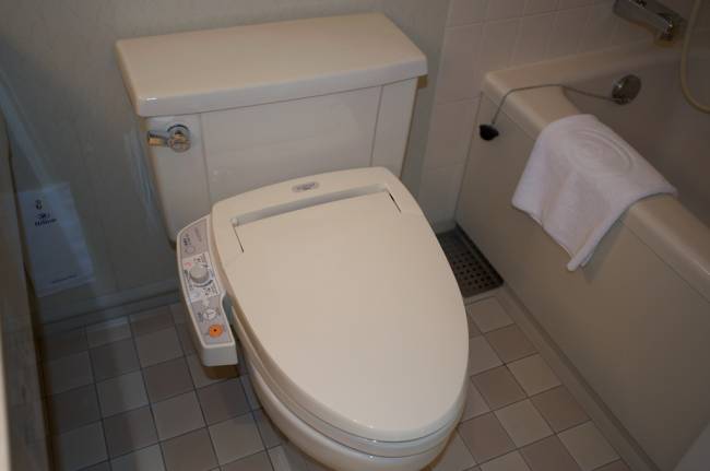 Toilet – Hilton Osaka.