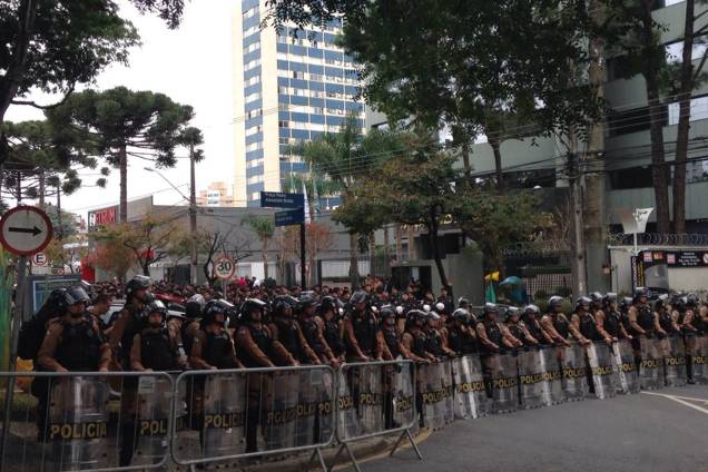 Segurança reforçada nos arredores do prédio da Justiça Federal em Curitiba antes do depoimento do ex-presidente Lula ao juiz Sergio Moro - 10/05/2017 Segurança reforçada nos arredores do prédio da Justiça Federal em Curitiba antes do depoimento do ex-presidente Lula ao juiz Sergio Moro - 10/05/2017