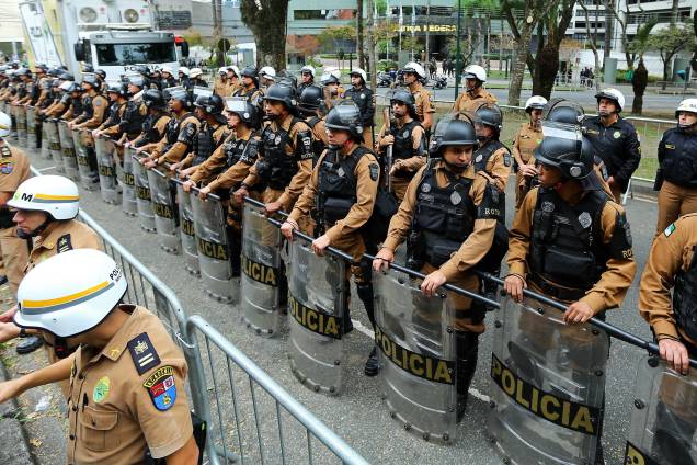 Segurança reforçada nos arredores do prédio da Justiça Federal em Curitiba antes do depoimento do ex-presidente Lula ao juiz Sergio Moro - 10/05/2017 Segurança reforçada nos arredores do prédio da Justiça Federal em Curitiba antes do depoimento do ex-presidente Lula ao juiz Sergio Moro - 10/05/2017
