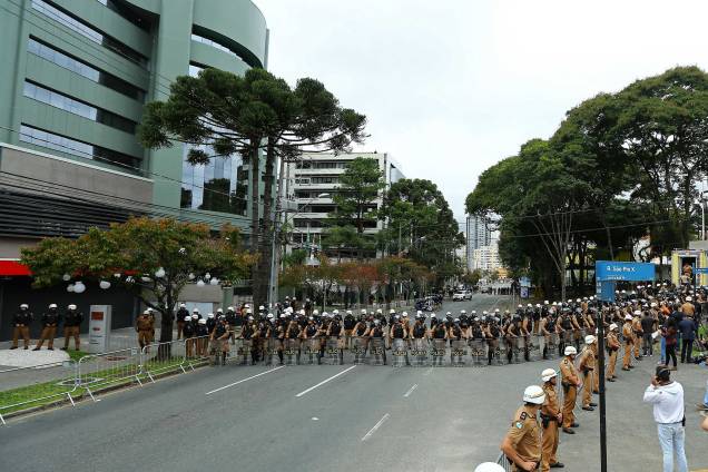 Segurança reforçada nos arredores do prédio da Justiça Federal em Curitiba antes do depoimento do ex-presidente Lula ao juiz Sergio Moro - 10/05/2017 Segurança reforçada nos arredores do prédio da Justiça Federal em Curitiba antes do depoimento do ex-presidente Lula ao juiz Sergio Moro - 10/05/2017