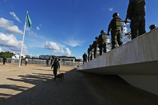 Militares são convocados para reforçar a segurança no Palácio do Planalto após protestos em Brasília (DF) - 24/05/2017 Militares são convocados para reforçar a segurança no Palácio do Planalto após protestos em Brasília (DF) - 24/05/2017