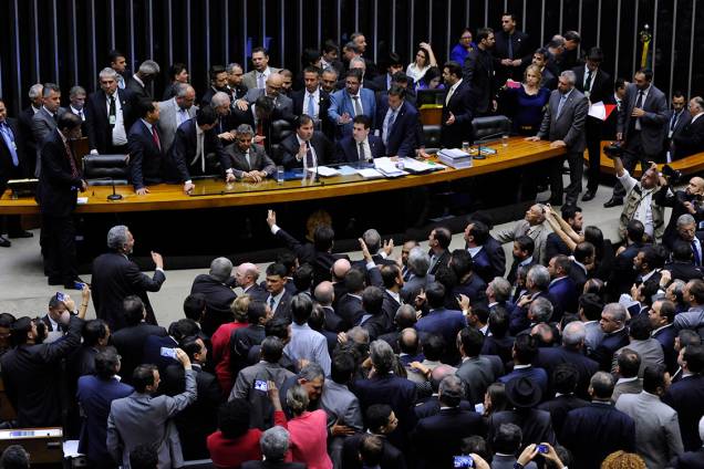 Deputados se exaltam e discutem durante sessão na Câmara, em Brasília - 24/05/2017 Deputados se exaltam e discutem durante sessão na Câmara, em Brasília - 24/05/2017