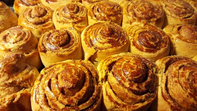 cinnamon-rolls-1079584_1920