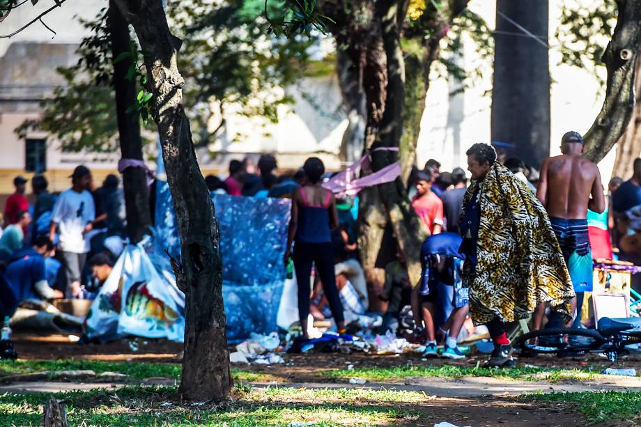 Dependentes químicos ocupam a Praça Princesa Isabel, no bairro da Luz, no centro de São Paulo