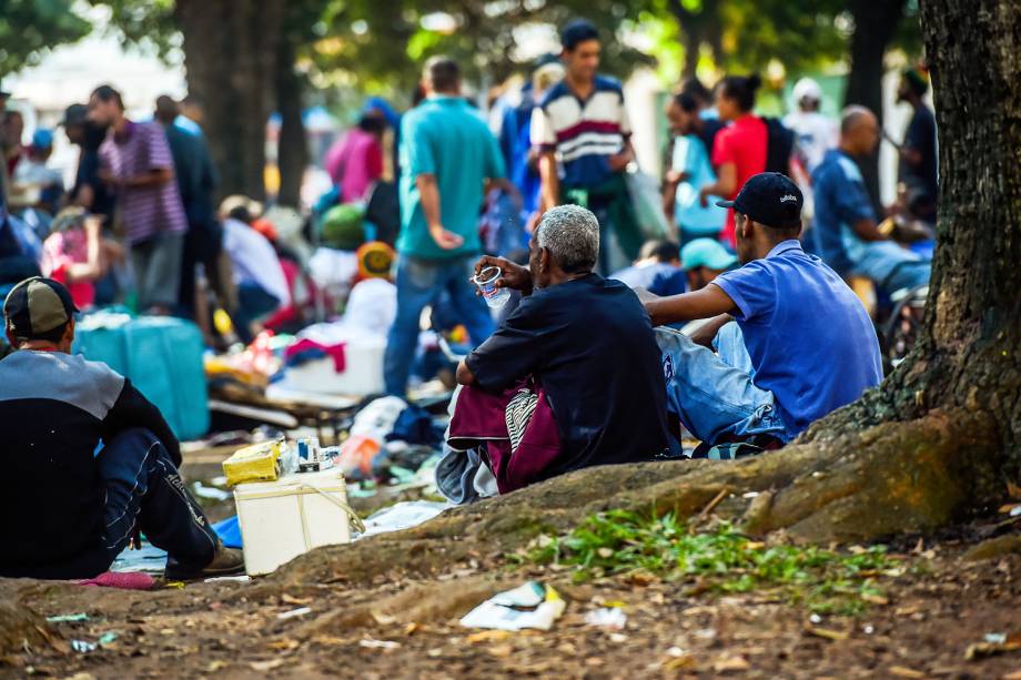 Dependentes químicos ocupam a Praça Princesa Isabel, no bairro da Luz, no centro de São Paulo