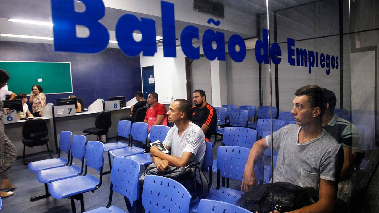 Posto de atendimento para pessoas desempregadas no centro do Rio de Janeiro