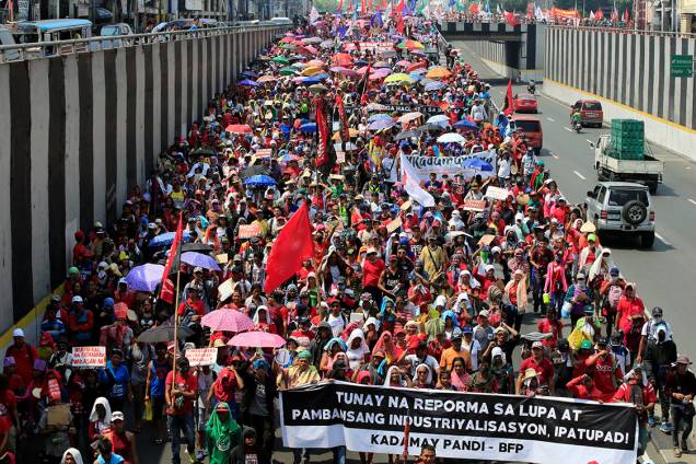 Manifestantes participam de protesto do Dia do Trabalho em Manilla, Filipinas Manifestantes participam de protesto do Dia do Trabalho em Manilla, Filipinas