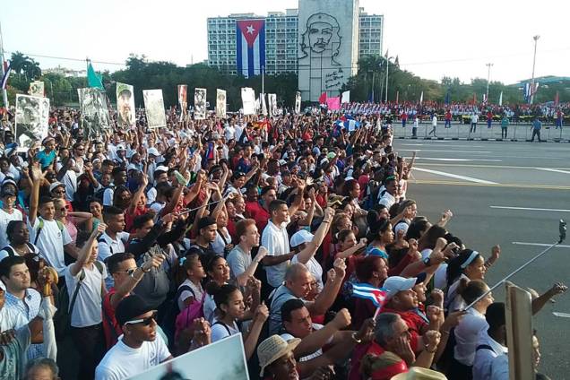 Trabalhadores marcham em defesa do socialismo durante manifestação do Dia do Trabalho em Havana, Cuba Trabalhadores marcham em defesa do socialismo durante manifestação do Dia do Trabalho em Havana, Cuba