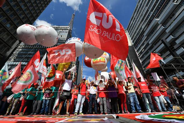 Ato político na Avenida Paulista em comemoração ao dia do Trabalhador, em São Paulo Ato político na Avenida Paulista em comemoração ao dia do Trabalhador, em São Paulo
