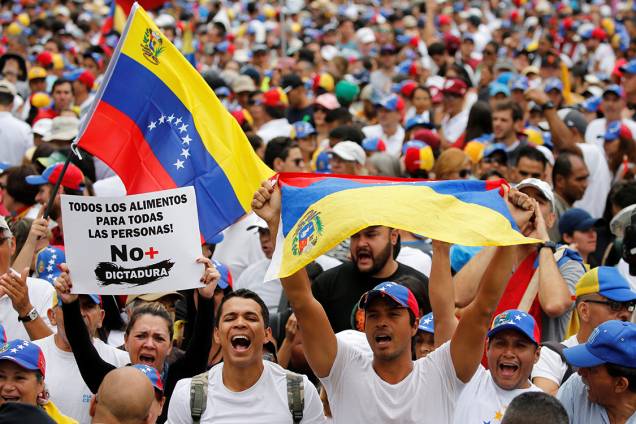 Manifestantes fazem protesto do Dia do Trabalho em Caracas, Venezuela Manifestantes fazem protesto do Dia do Trabalho em Caracas, Venezuela