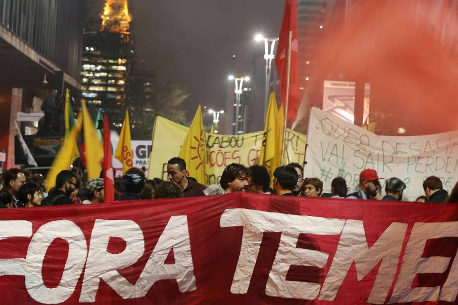 Manifestantes protestam em frente ao Masp, na av. Paulista, região central de São Paulo, contra o governo de Michel Temer (PMDB) - 18/05/2017