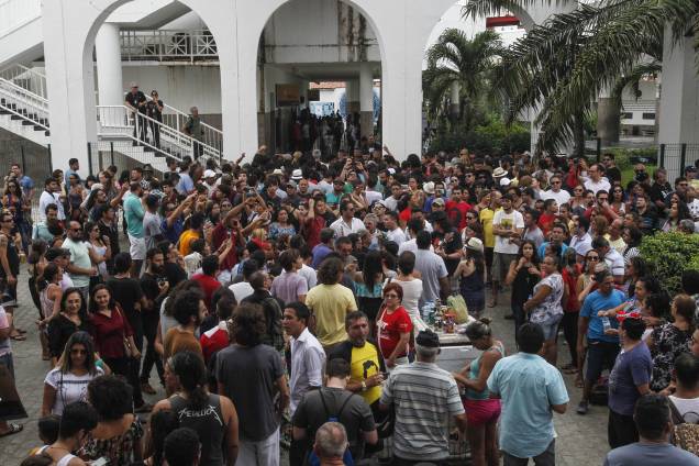 Fãs fazem fila para se despedir do cantor Belchior durante velório no Centro Dragão do Mar, em Fortaleza - 01/05/2017 Fãs fazem fila para se despedir do cantor Belchior durante velório no Centro Dragão do Mar, em Fortaleza - 01/05/2017