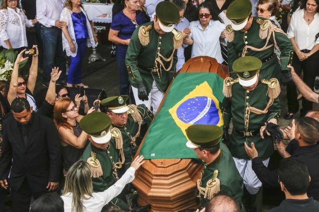 Familiares, amigos e fãs acompanham missa, velório e enterro do cantor Belchior, no Centro Dragão do Mar em Fortaleza - 02/05/2017 Familiares, amigos e fãs acompanham missa, velório e enterro do cantor Belchior, no Centro Dragão do Mar em Fortaleza - 02/05/2017