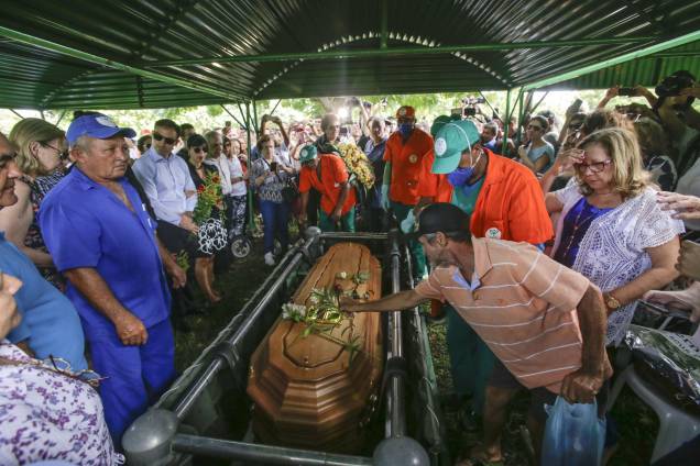 Familiares, amigos e fãs acompanham missa, velório e enterro do cantor Belchior, no Centro Dragão do Mar em Fortaleza - 02/05/2017 Familiares, amigos e fãs acompanham missa, velório e enterro do cantor Belchior, no Centro Dragão do Mar em Fortaleza - 02/05/2017