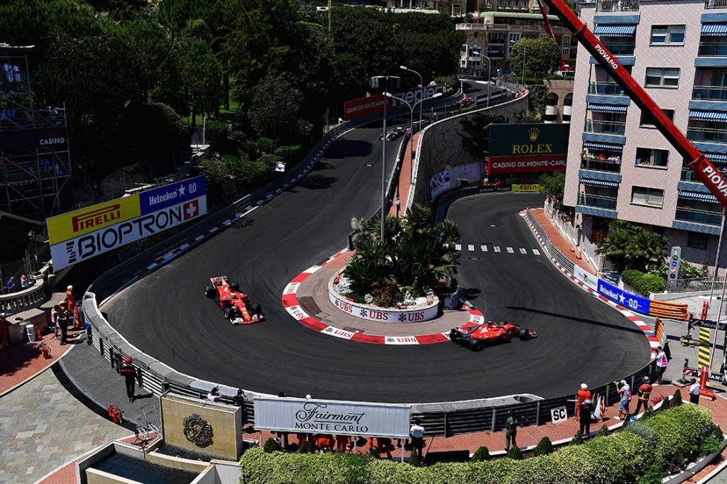 Os pilotos da Ferrari, Kimi Raikkonen e Sebastian Vettel, lideram o GP de M&ocirc;naco