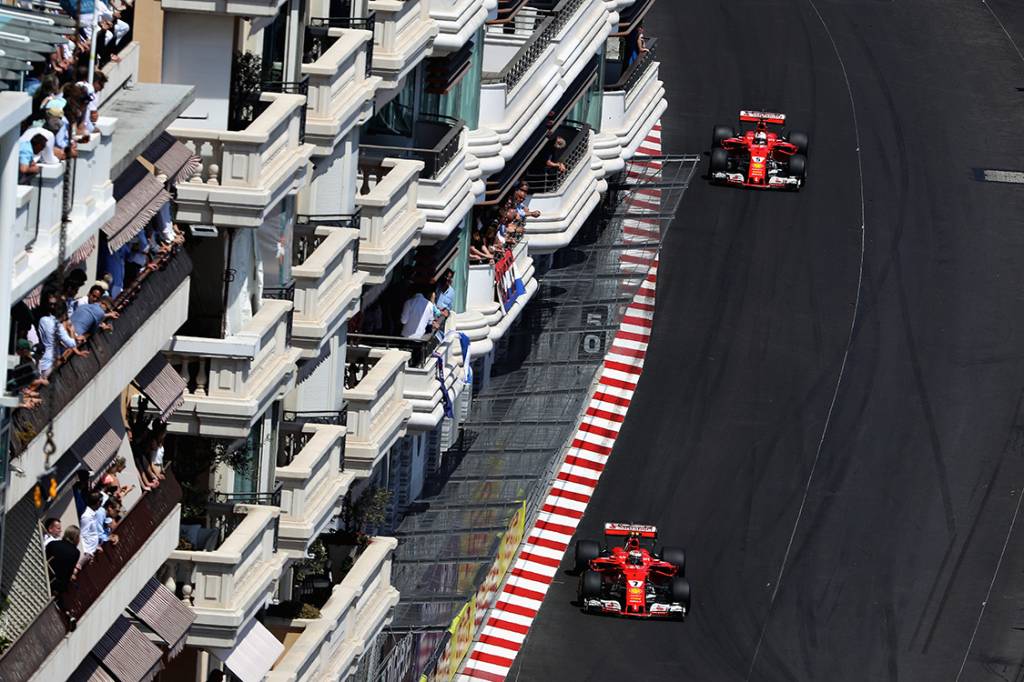 Os pilotos da Ferrari, Kimi Raikkonen e Sebastian Vettel, lideram o GP de M&ocirc;naco