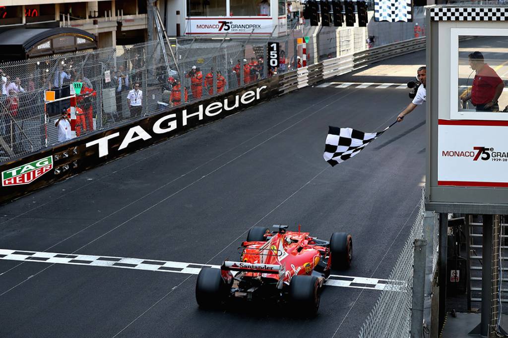 Apesar de largar em segundo, Vettel superou seu companheiro da Ferrari e venceu o GP de M&ocirc;naco