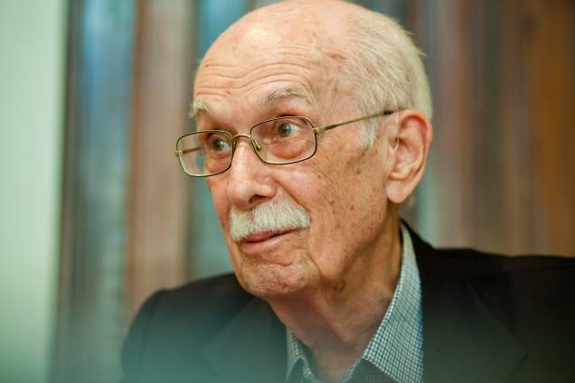 O crítico Antonio Candido durante inauguração da Biblioteca que leva o nome da mulher dele, Gilda de Mello e Souza, morta em 2005, no Centro Univesitário Maria Antonia, na Consolação, em São Paulo (SP) O crítico Antonio Candido durante inauguração da Biblioteca que leva o nome da mulher dele, Gilda de Mello e Souza, morta em 2005, no Centro Univesitário Maria Antonia, na Consolação, em São Paulo (SP)