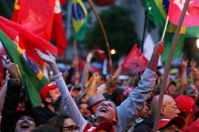 Militantes e apoiadores de Lula nos arredores da Justiça Federal em Curitiba - 10/05/2017 Militantes e apoiadores de Lula nos arredores da Justiça Federal em Curitiba - 10/05/2017