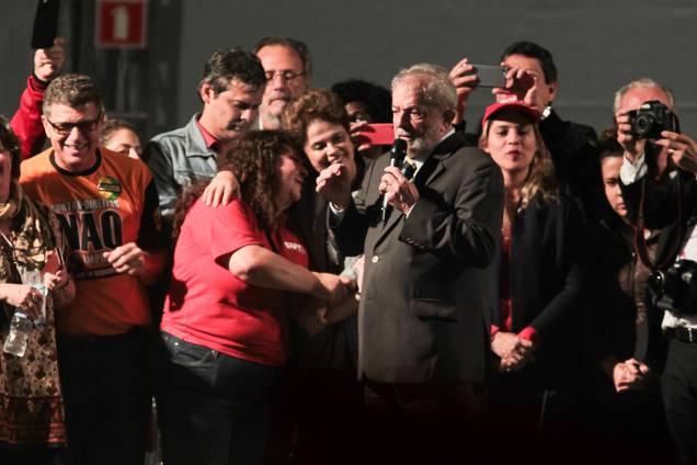 Lula e Dilma falam para 50 mil pessoas após o Ex presidente ter sido ouvido pelo juiz Sergio Moro na tarde desta quarta-feira (10) Lula e Dilma falam para 50 mil pessoas após o Ex presidente ter sido ouvido pelo juiz Sergio Moro na tarde desta quarta-feira (10)