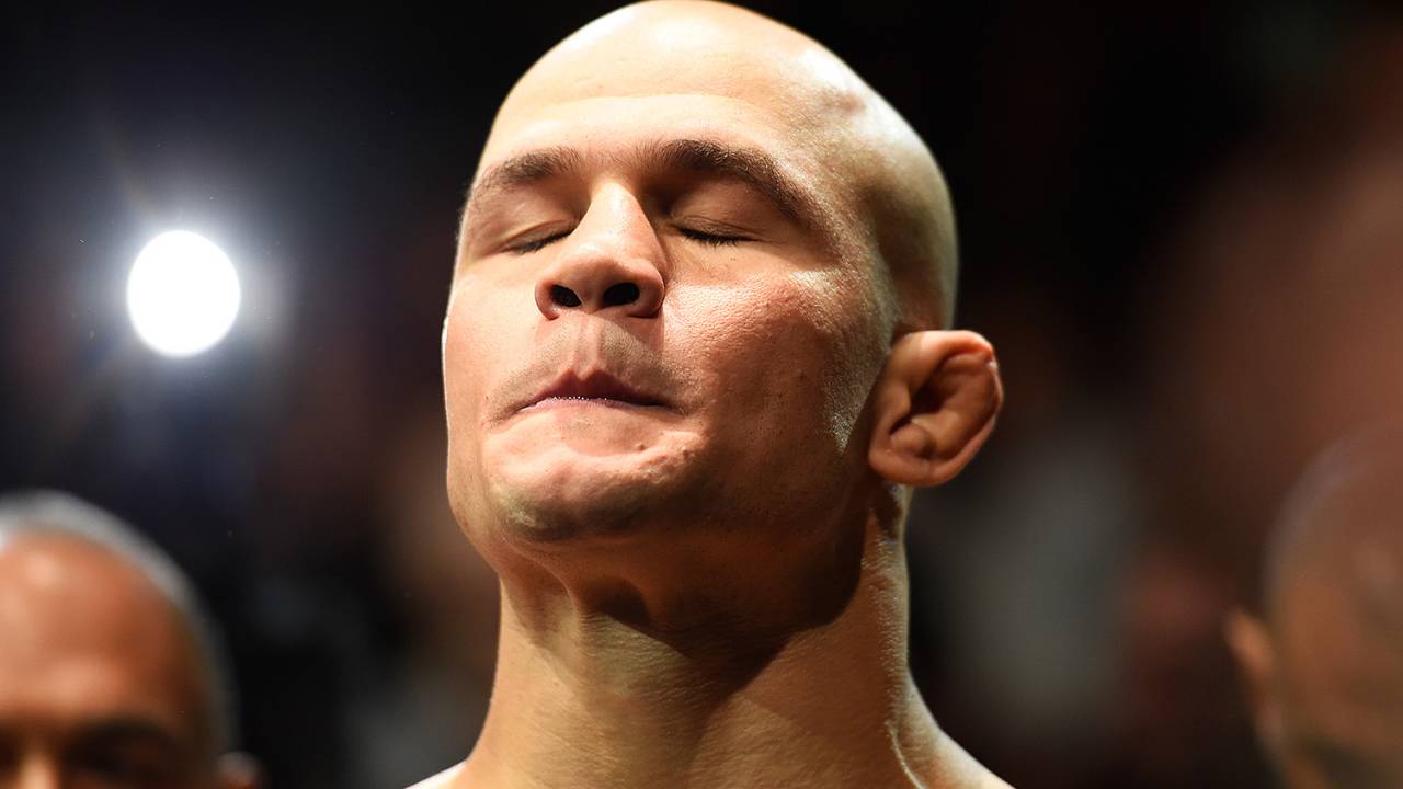 Stipe Miocic nocauteia o brasileiro Cigano no 1º round e segue campeão do UFC - 14/05/2017