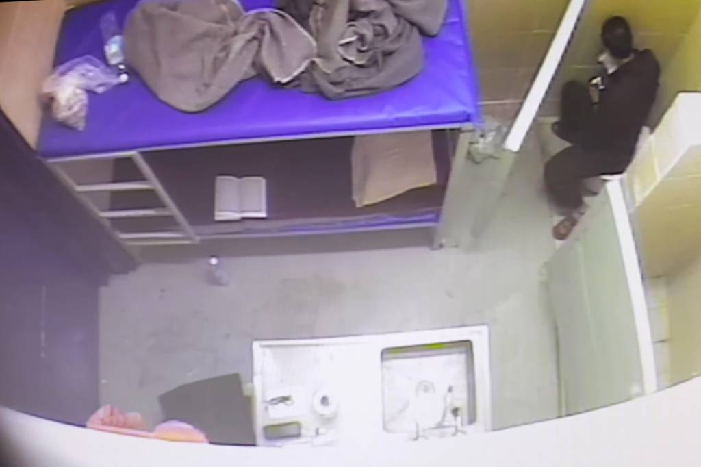 Líder palestino em greve de fome é flagrado comendo na cadeia