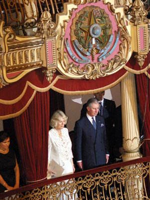 Em 2009, o príncipe Charles, da Inglaterra, e a esposa, Camila Parker-Bowles, assistiram a um concerto da Amazonas Filarmônica Em 2009, o príncipe Charles, da Inglaterra, e a esposa, Camila Parker-Bowles, assistiram a um concerto da Amazonas Filarmônica