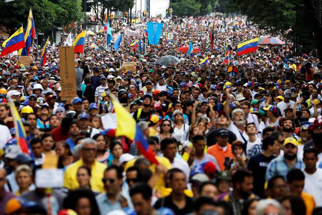 Manifestantes se reúnem em um novo protesto contra o presidente Nicolás Maduro, em Caracas, na Venezuela - 07/06/2017 Manifestantes se reúnem em um novo protesto contra o presidente Nicolás Maduro, em Caracas, na Venezuela - 07/06/2017