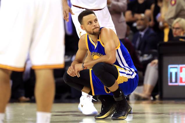 Stephen Curry do Golden State Warriors durante o jogo 4 das finais da NBA contra o Cleveland Cavaliers na Quicken Loans Arena em Ohio - 09/06/2017 Stephen Curry do Golden State Warriors durante o jogo 4 das finais da NBA contra o Cleveland Cavaliers na Quicken Loans Arena em Ohio - 09/06/2017