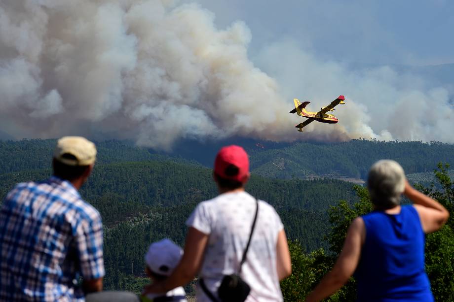 Incêndio florestal na região central de Portugal deixou pelo menos 62 mortos até agora - 20/06/2017