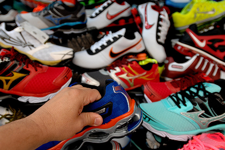 Contrabando é fonte de financiamento de terroristas, diz livro