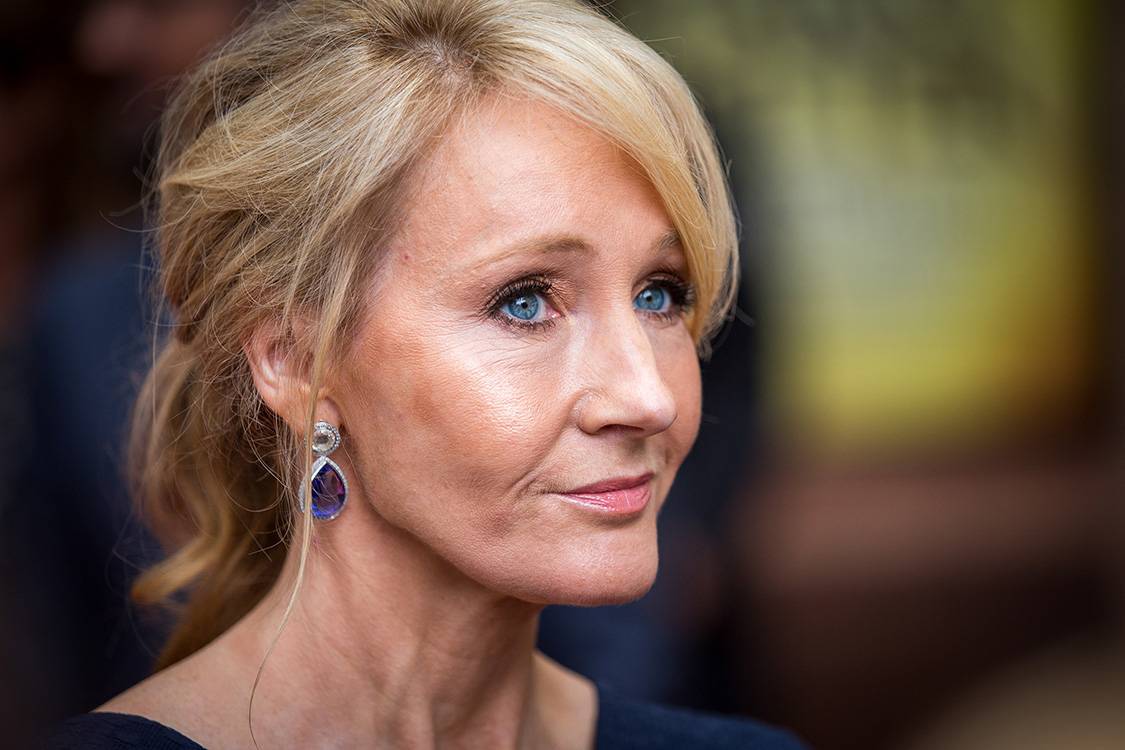 JK Rowling, durante coletiva de imprensa em Londres