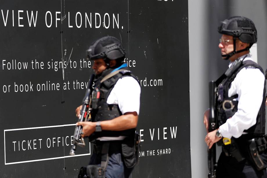 Segurança é reforçada após uma van atropeloar pedestres na London Bridge e pessoas serem esfaqueadas no Borugh Market, em Londres - 04/06/2017