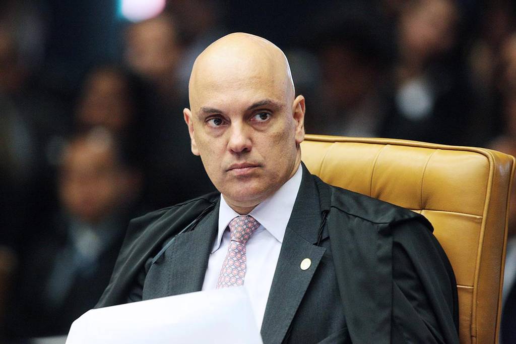 Mandados de Moraes incluem até publicações de ‘STF vergonha nacional’