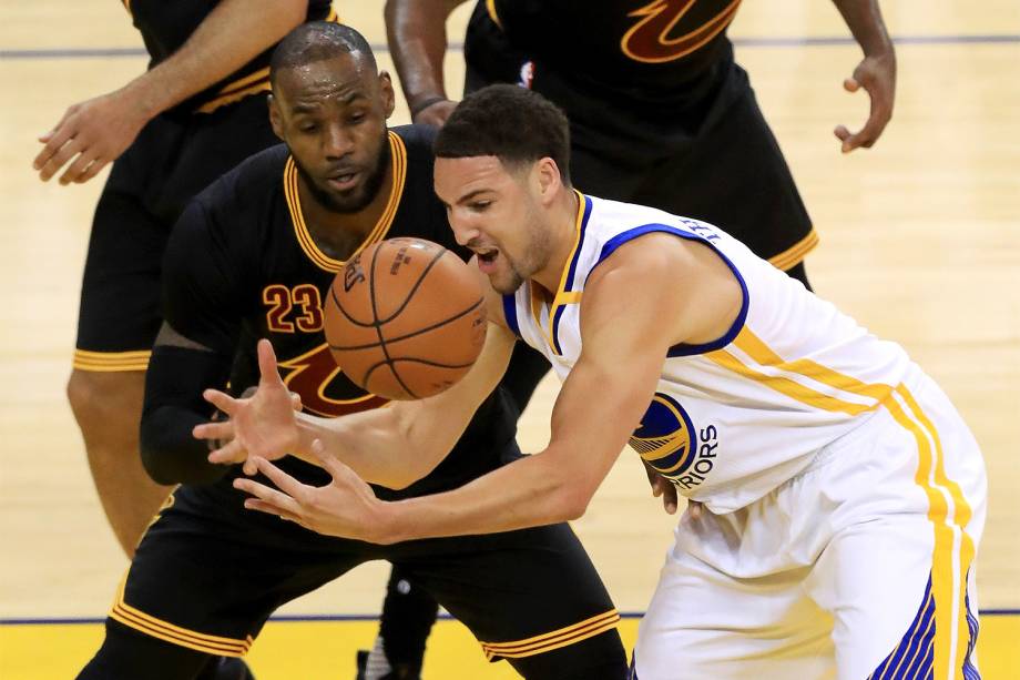 LeBron James do Cleveland Cavaliers antes do confronto contra o Golden State Warriors, na quarta partida da final da NBA - 12/06/2017