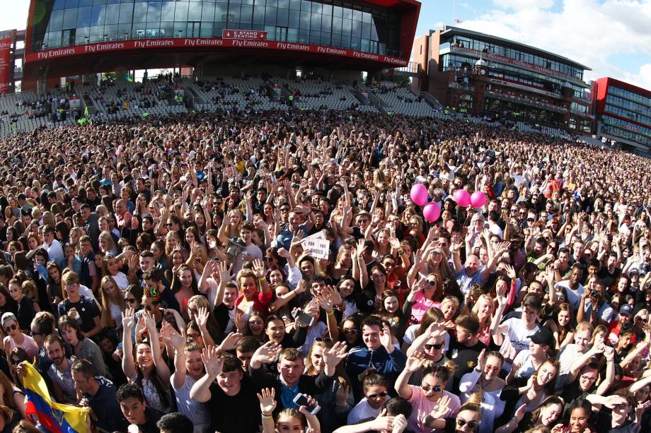 Público antes do show beneficente One Love Manchester, com a apresentação de Ariana Grande e artistas internacionais  - 04/05/2017