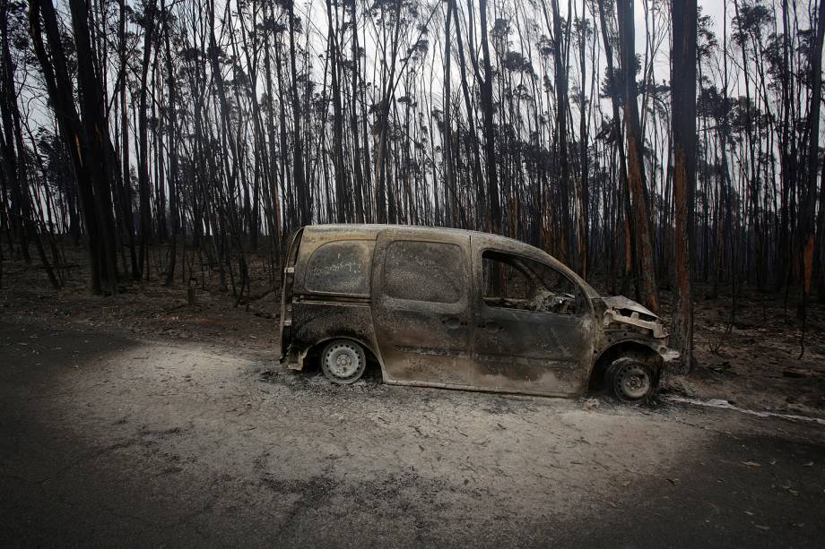 Incêndio florestal na região central de Portugal deixou pelo menos 62 mortos até agora - 19/06/2017