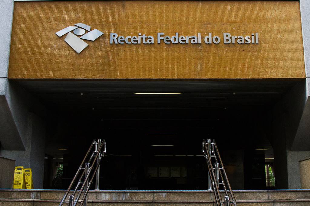 Receita vai leiloar smartphones, notebooks e até vestido de noiva