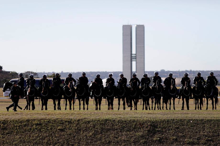 Forças militares reforçam segurança no Congresso Nacional devido a protestos contra as reformas do governo Temer, em Brasília - 30/06/2017