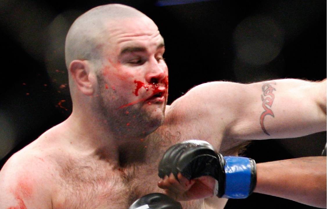 Tim Hague, ex-lutador de UFC, morre em luta de boxe