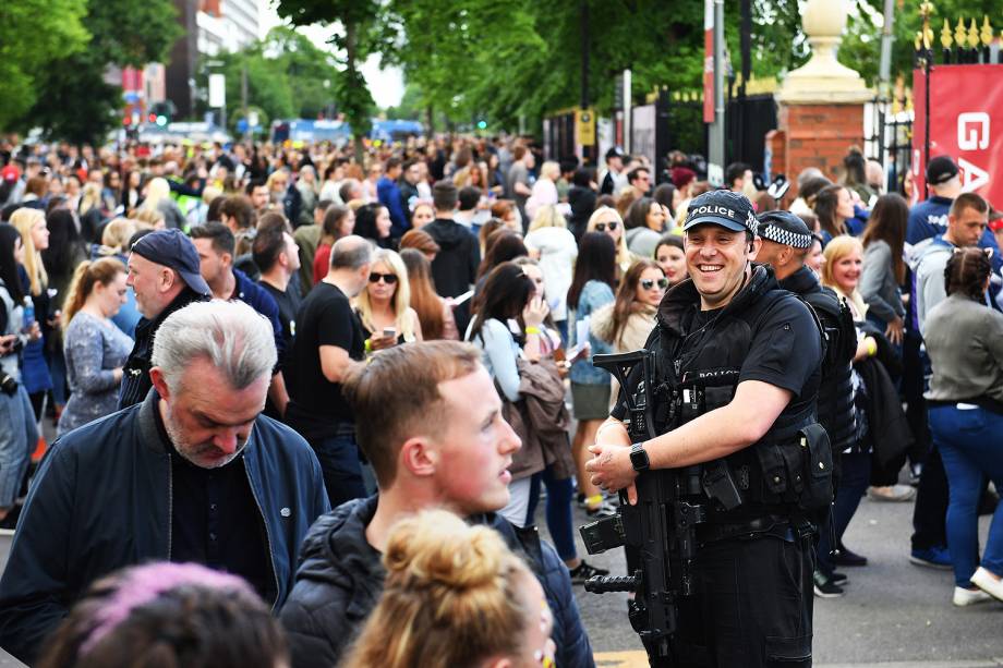 Polícia de Manchester reforça segurança em show de Ariana Grande - 04/06/2017